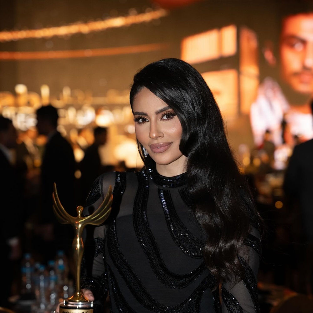 سعوديات يتألقن في اليوم الوطني بإطلالات خيالية