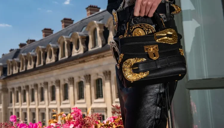 إكسسوارات متنوعة لتعزيز إطلالاتكِ الخريفية