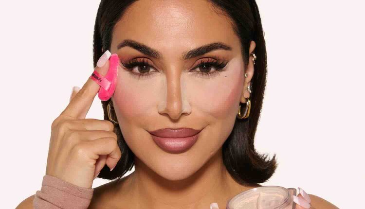 سر مكياج النجوم: Huda Beauty تطلق Easy Bake Duo، بودرة خفيفة الوزن بتغطية مضاعفة