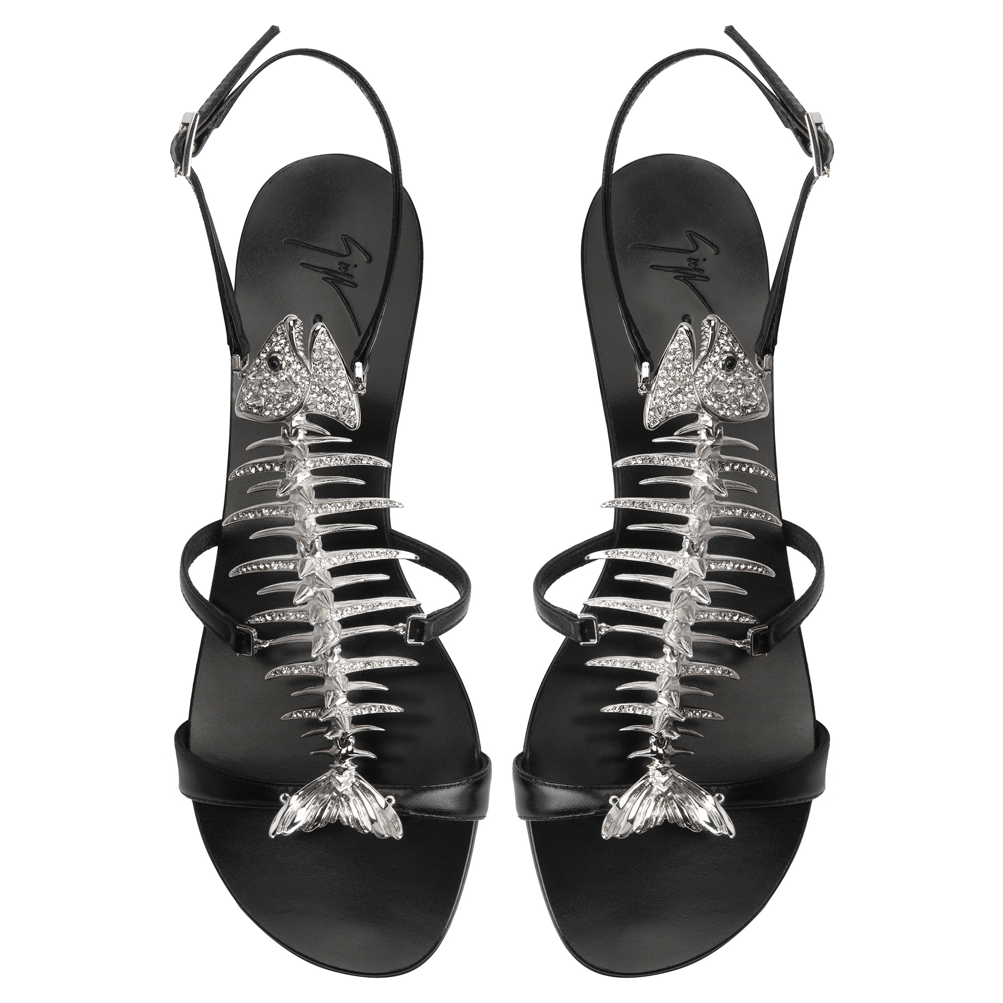 چوسيبي زانوتي يُعيد صياغة الأسطورة بصندل "THE SLIM 2.0