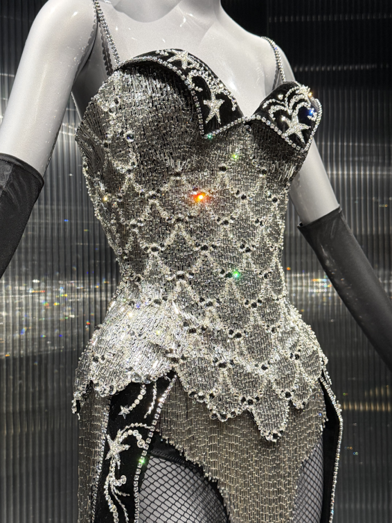 سواروفسكي تكشف فصلا استثنائيا من معرضها العالمي Masters of Light Hollywood