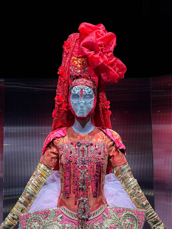 سواروفسكي تكشف فصلا استثنائيا من معرضها العالمي Masters of Light Hollywood