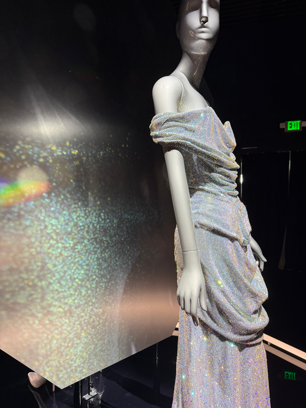 سواروفسكي تكشف فصلا استثنائيا من معرضها العالمي Masters of Light Hollywood