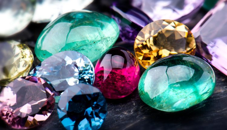 أحجار كريمة