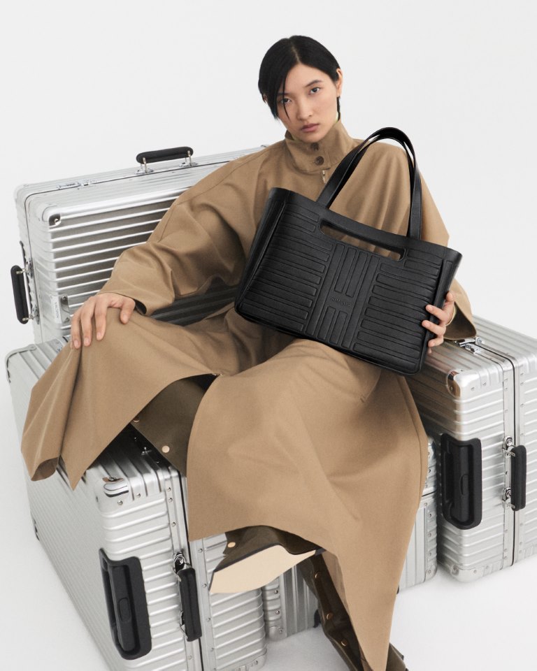 RIMOWA تُعيد ابتكار تصميم أسطوري في مجموعة Groove من الحقائب الفاخرة