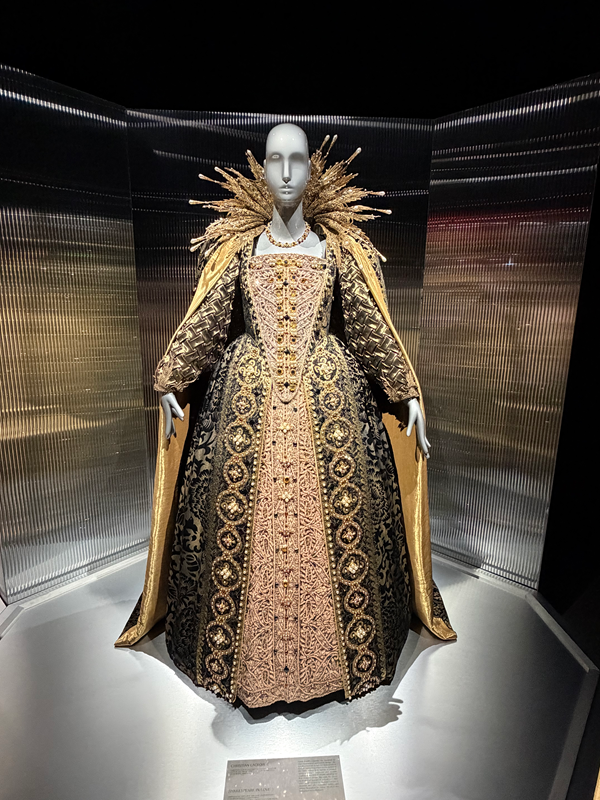 سواروفسكي تكشف فصلا استثنائيا من معرضها العالمي Masters of Light Hollywood