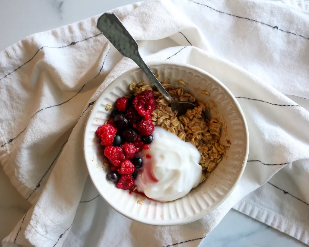 شوفان وزبادي بالتوت