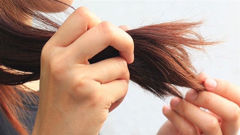 الشتاء... وطرق العناية بالشعر المجعد