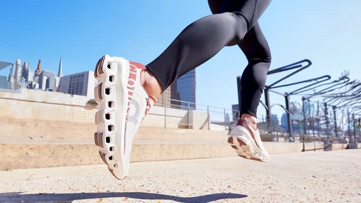 أحذية رياضية ذات أناقة في شتاء 2025