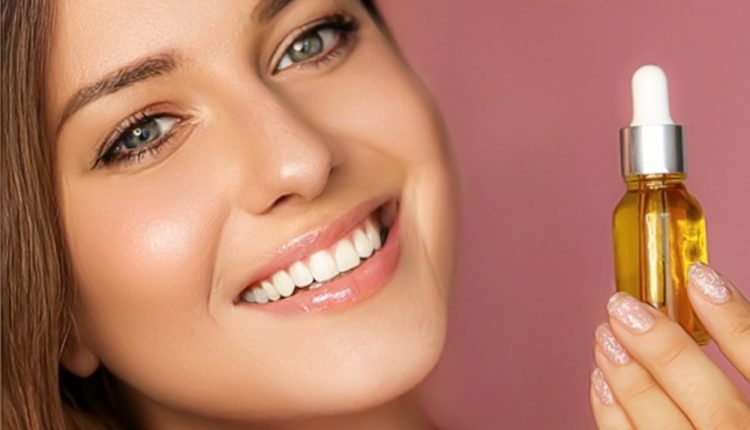 اكتشفي البطل الحقيقي لترطيب شفتيكِ هذا الموسم