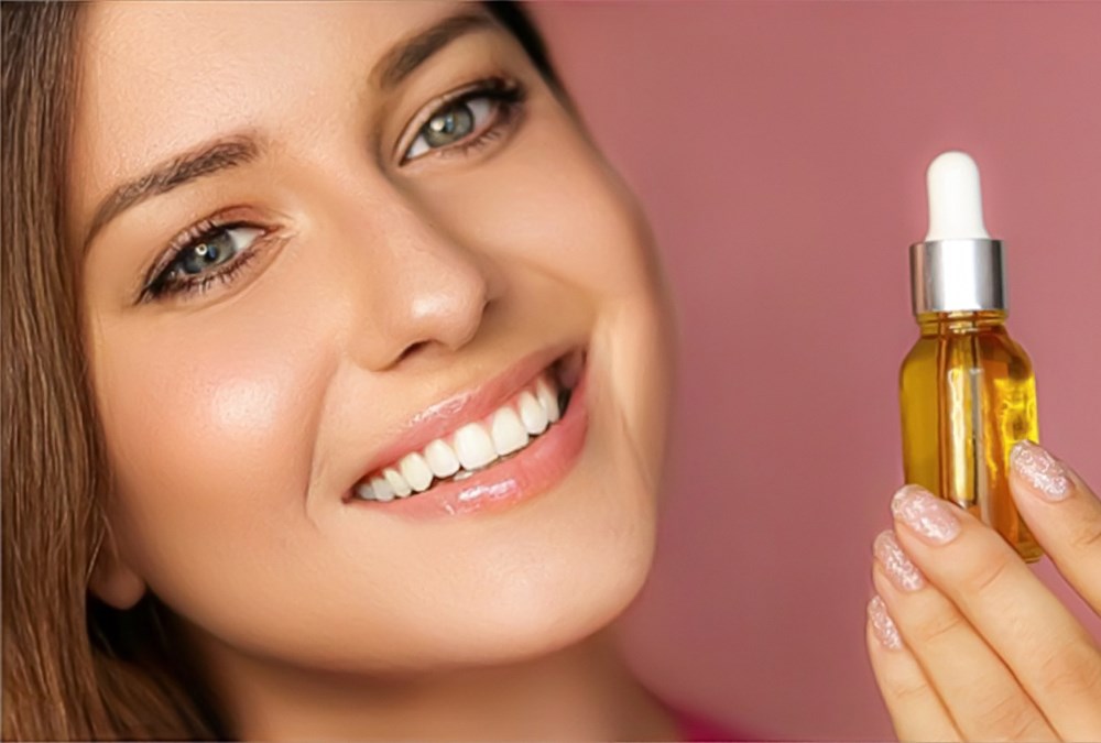 اكتشفي البطل الحقيقي لترطيب شفتيكِ هذا الموسم