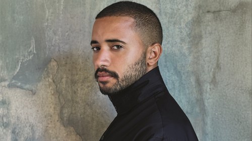 لحظات تُبطئ الإيقاع وتعمّق التجربة بعين عمر عكار