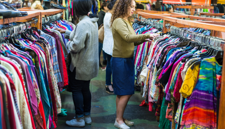 الملابس المستعملة