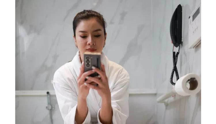 استعمال الهاتف في الحمام