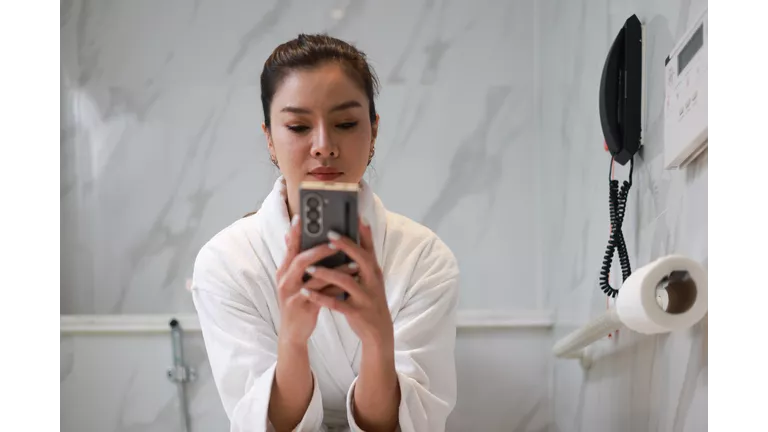 استعمال الهاتف في الحمام