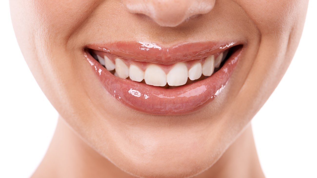 اكتشفي البطل الحقيقي لترطيب شفتيكِ هذا الموسم