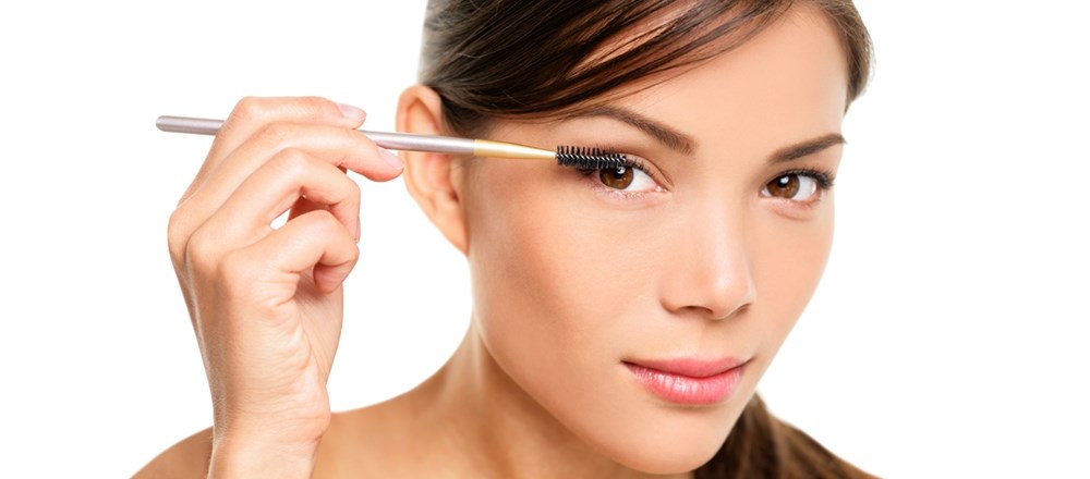 هل تمنع الماسكارا الخالية من الزيت ظهور «عيون الباندا»؟