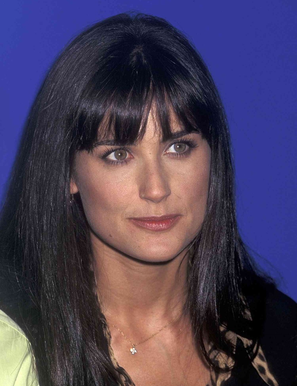 لمسة ديمي مور لإطلالة خريفية أنيقة