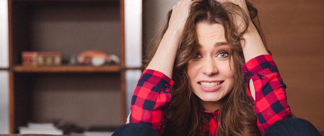 الشتاء... وطرق العناية بالشعر المجعد