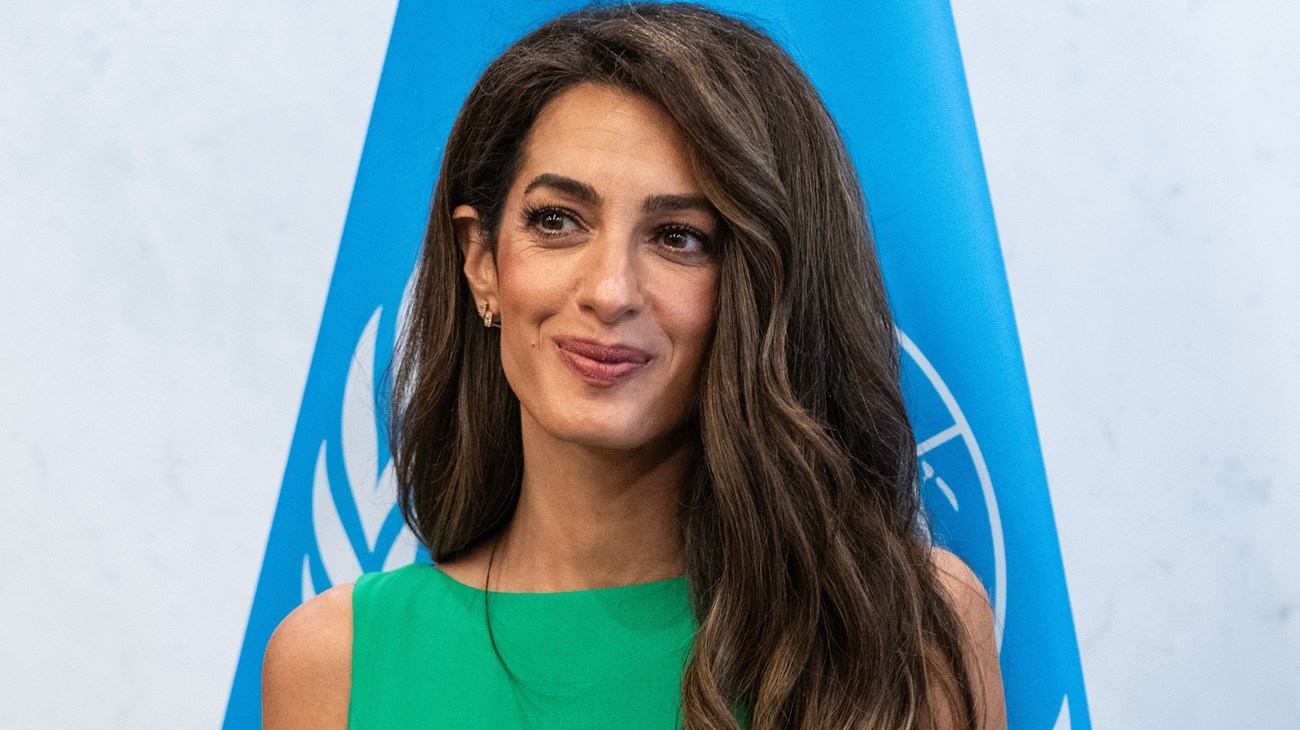 أروع إطلالات أمل كلوني من السجادة الحمراء إلى الشارع