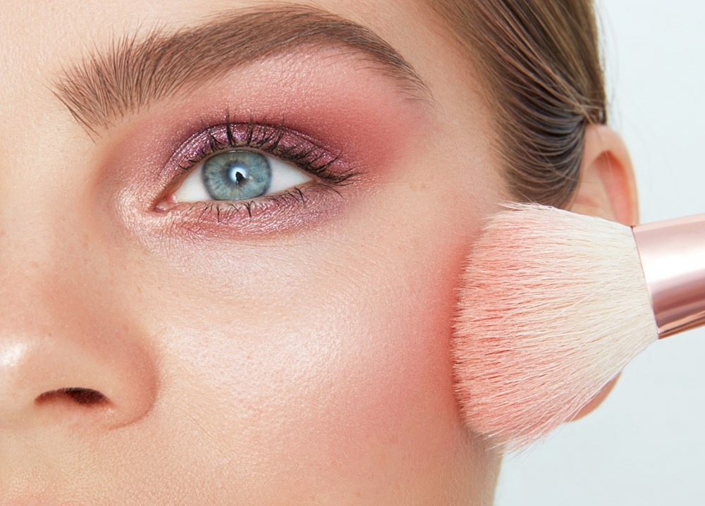 أفضل أنواع أحمر خدود للبشرة الناضجة