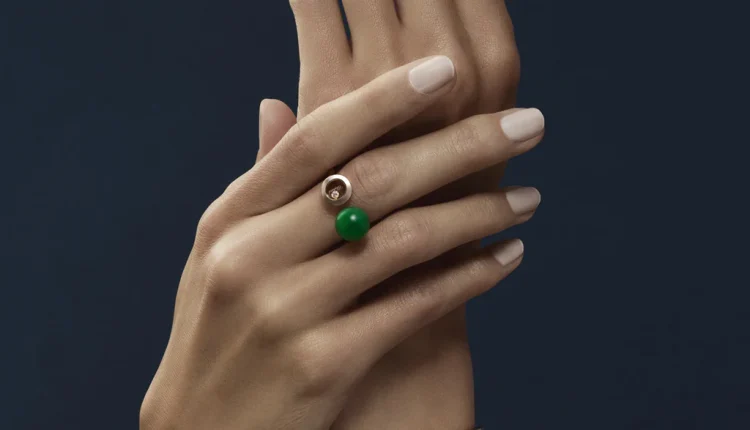 إطلالتكِ تزينها مجوهراتك في احتفالات نهاية 2025