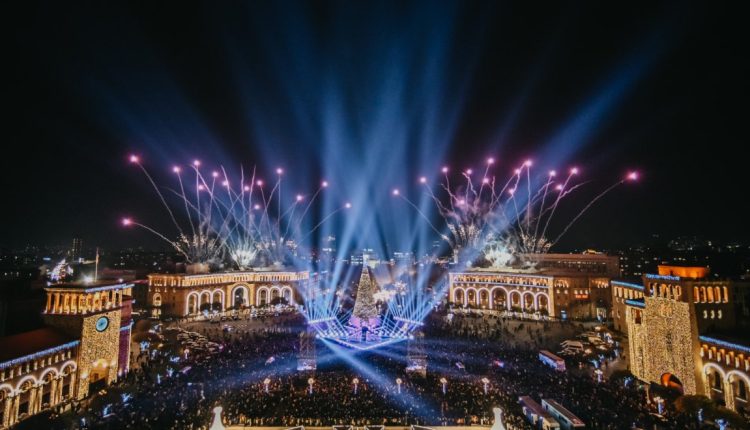 يريفان تستقبل موسم الأعياد بإضاءة شجرة الميلاد في 14 ديسمبر