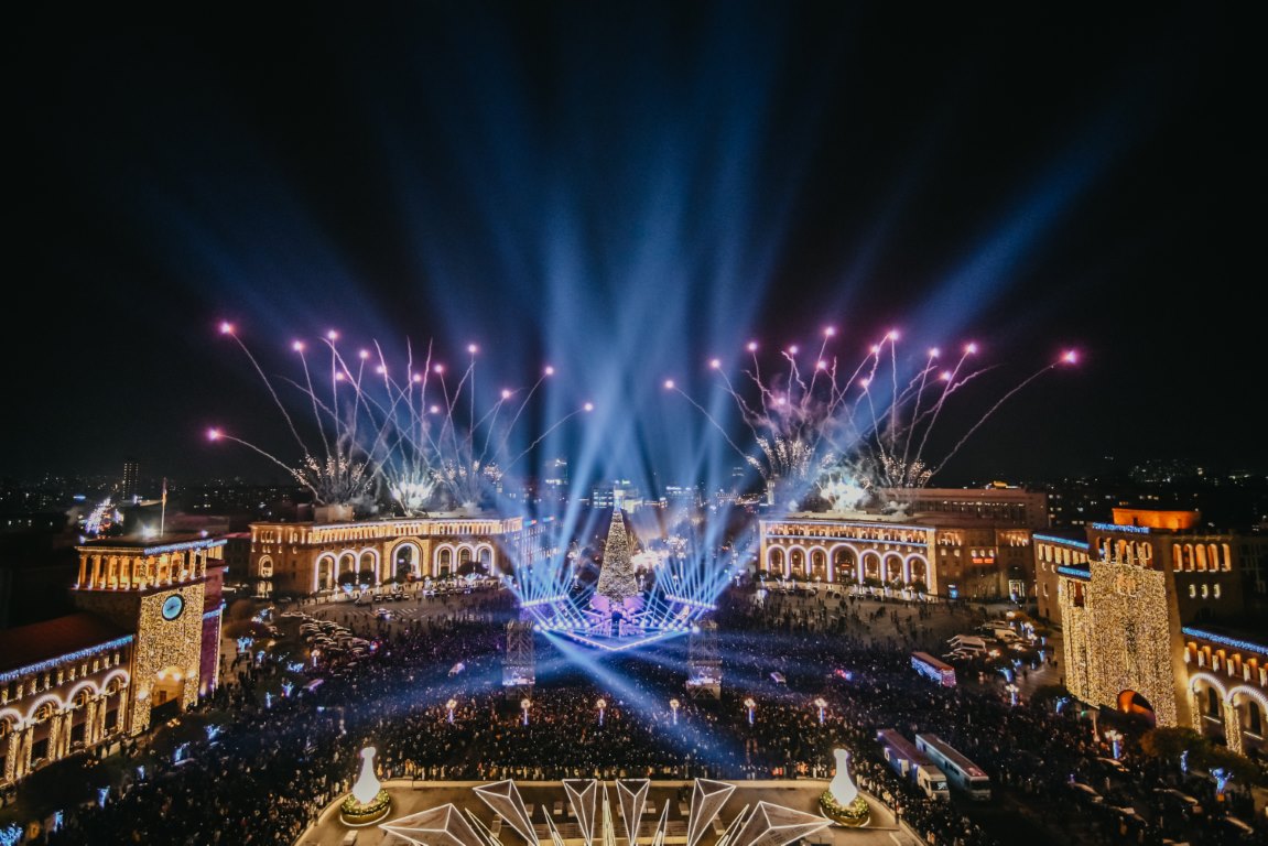 يريفان تستقبل موسم الأعياد بإضاءة شجرة الميلاد في 14 ديسمبر