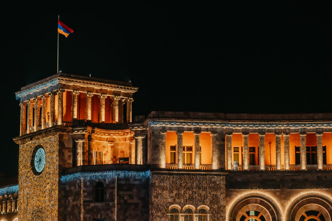 يريفان تستقبل موسم الأعياد بإضاءة شجرة الميلاد في 14 ديسمبر