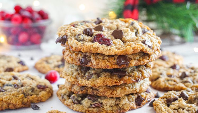 كوكيز رقائق الشوكولاتة بالشوفان والتوت البري