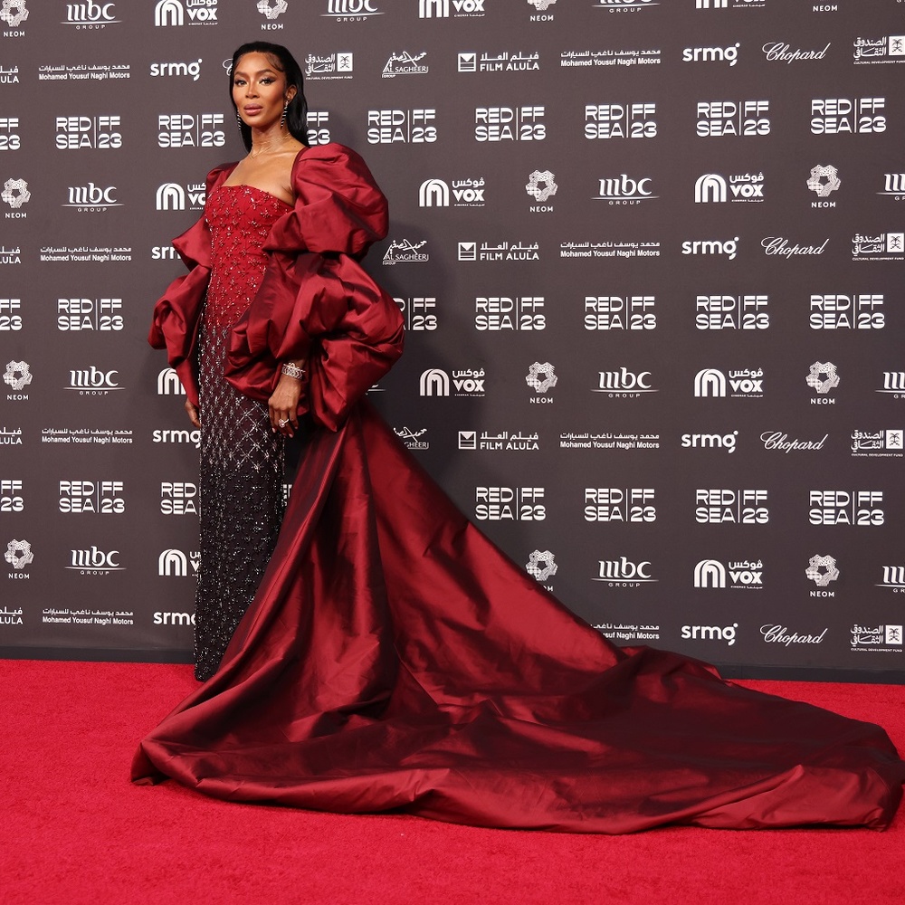النجمات ذات إطلالات ساحرة وعصرية على السجادة الحمراء