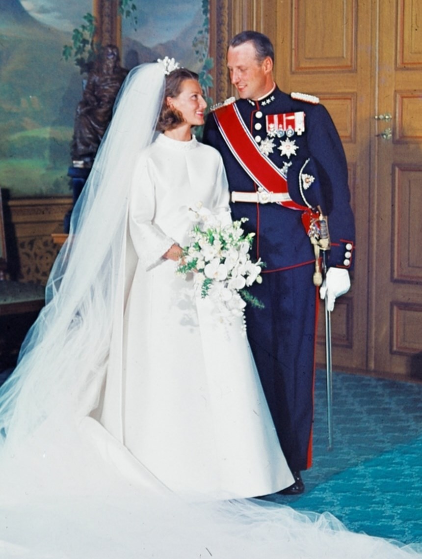 فساتين زفاف ملكية من ديانا إلى كيت ميدلتون