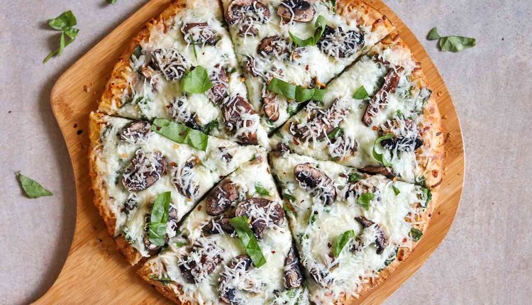 بيتزا المشروم