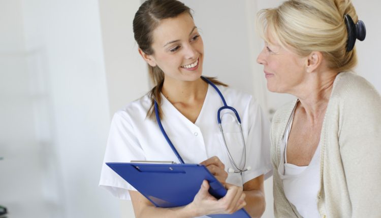 علاقة المريض مع الطبيب قبل العملية الجراحية