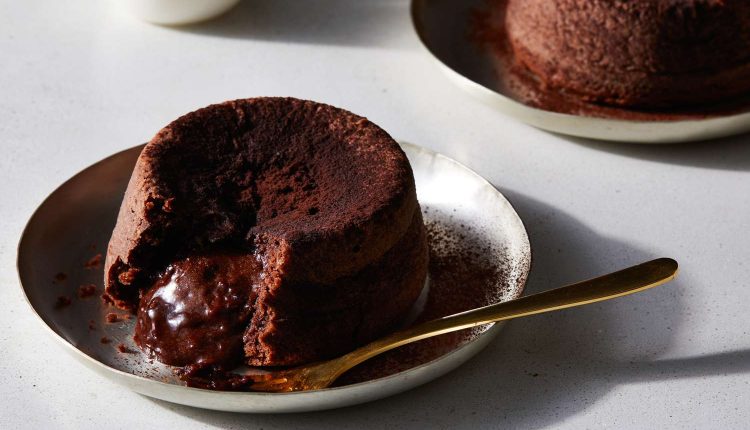 كعكة الشوكولاتة السائلة الدافئة