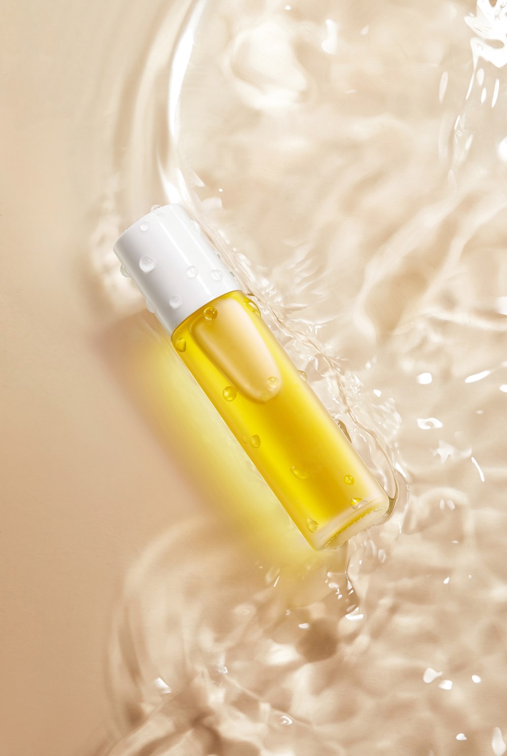 الفرق بين منتجات العناية الزيتية والمائية