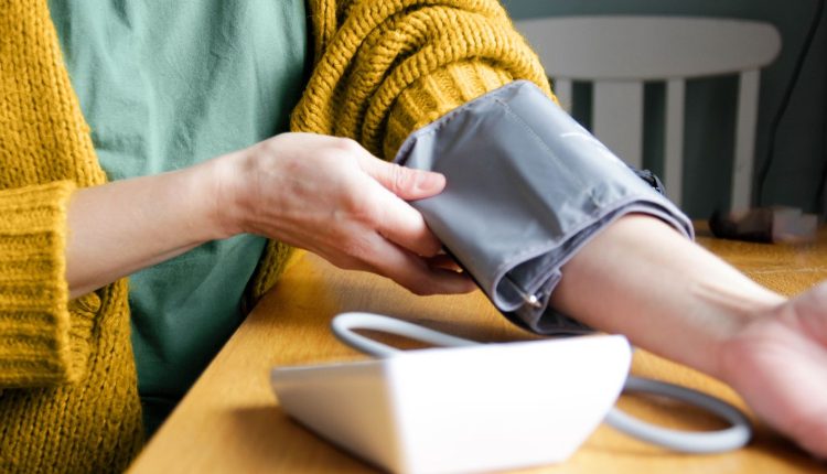 قياس ضغط الدم في المنزل