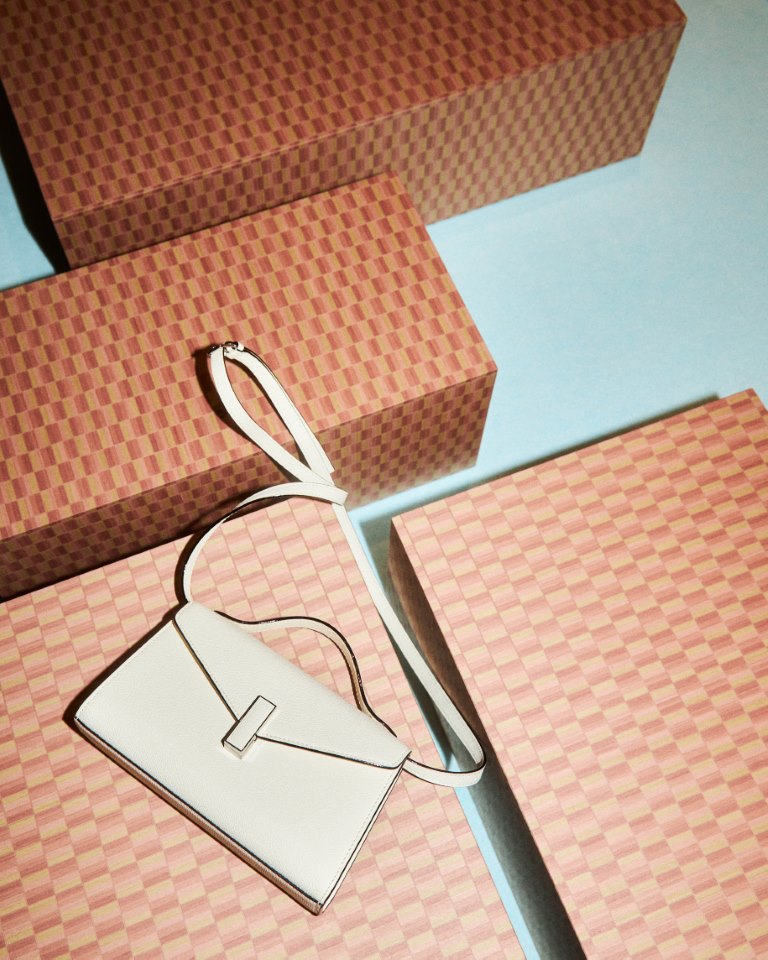 فاليكسترا تقدم إيفولفنج آركيتكتشر في أسبوع ميلانو