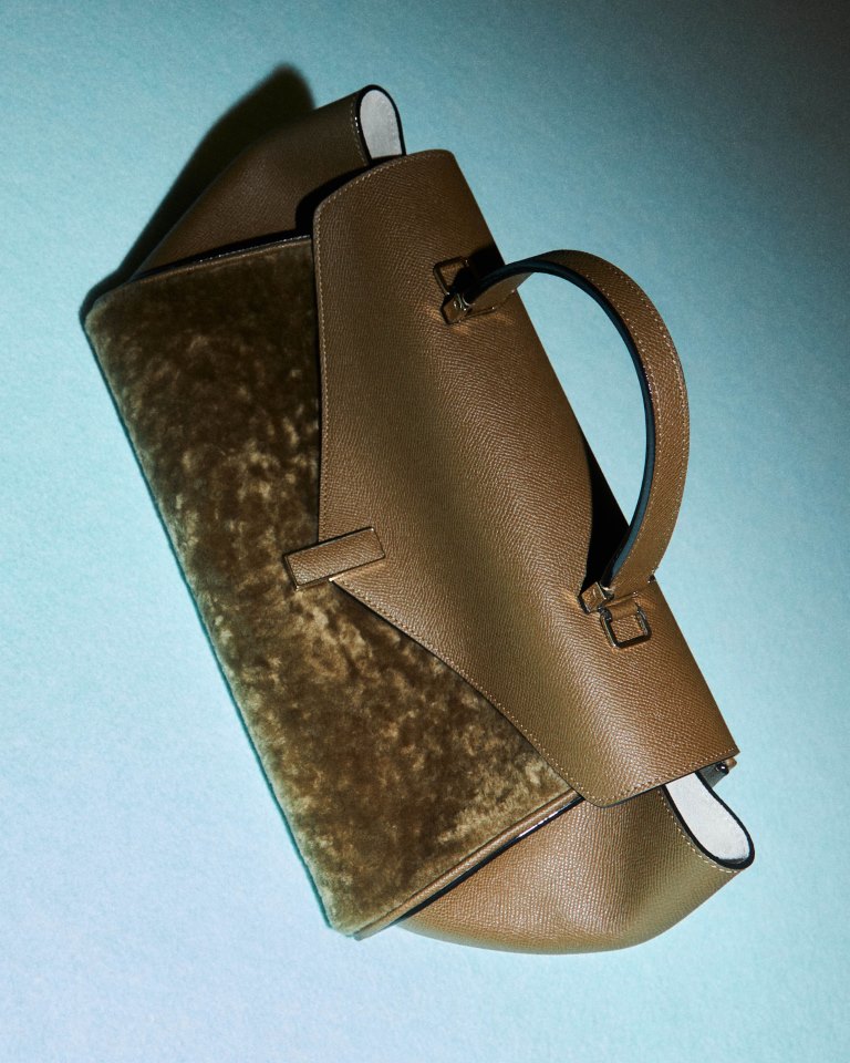 فاليكسترا تقدم إيفولفنج آركيتكتشر في أسبوع ميلانو