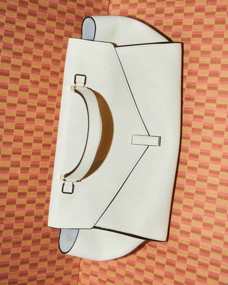 فاليكسترا تقدم إيفولفنج آركيتكتشر في أسبوع ميلانو