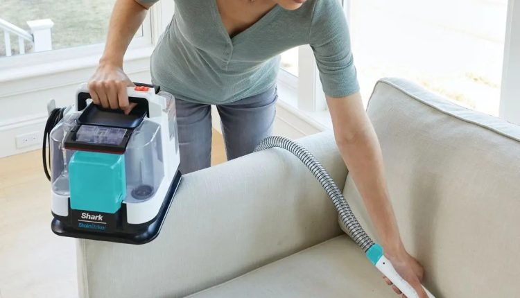 Shark StainStriker Pet Stain & Spot Cleaner لنظافة فائقة