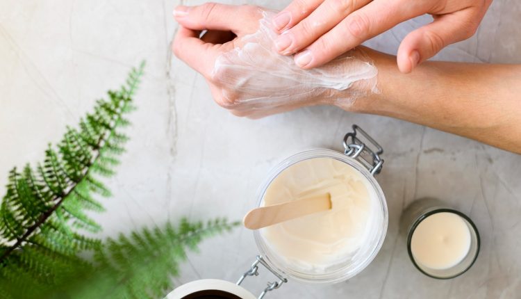 نعومة وجمال يديك في رمضان والحفاظ عليها