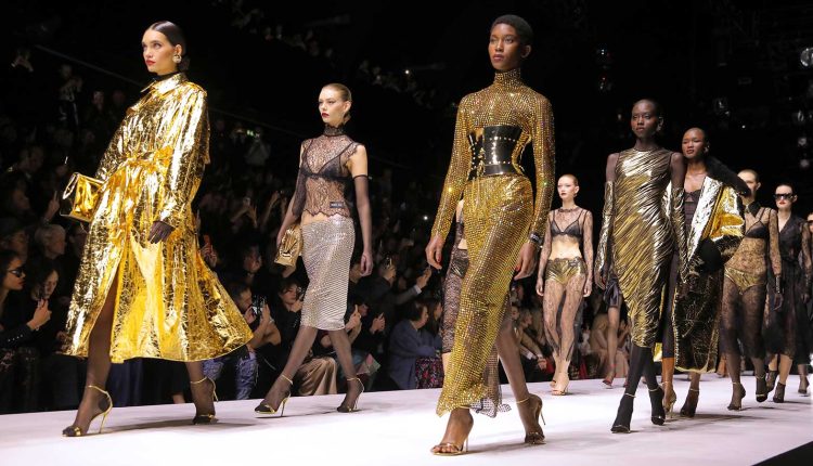 عرض أزياء في أسبوع الموضة في ميلانو