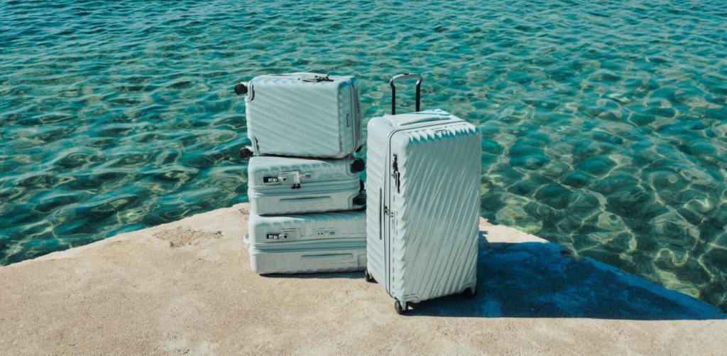 TUMI تطلق "Mediterranean Escape": رحلة حسية في أعماق الساحل لربيع 2026