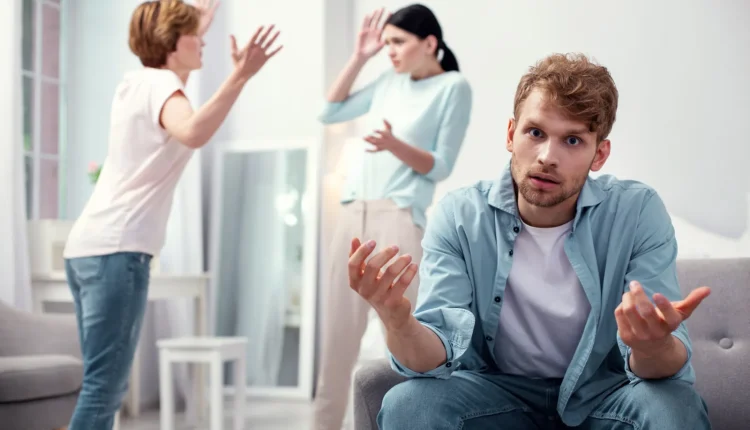 جدل الرجل مع زوجته وأمه