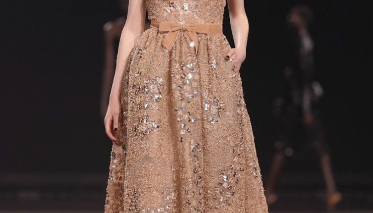 إيلي صعب ينقل أجواء مانهاتن إلى باريس