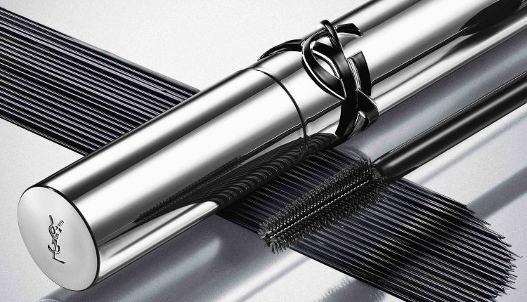 لاش لاتكس من سان لوران.. عنوان الجرأة والتميز