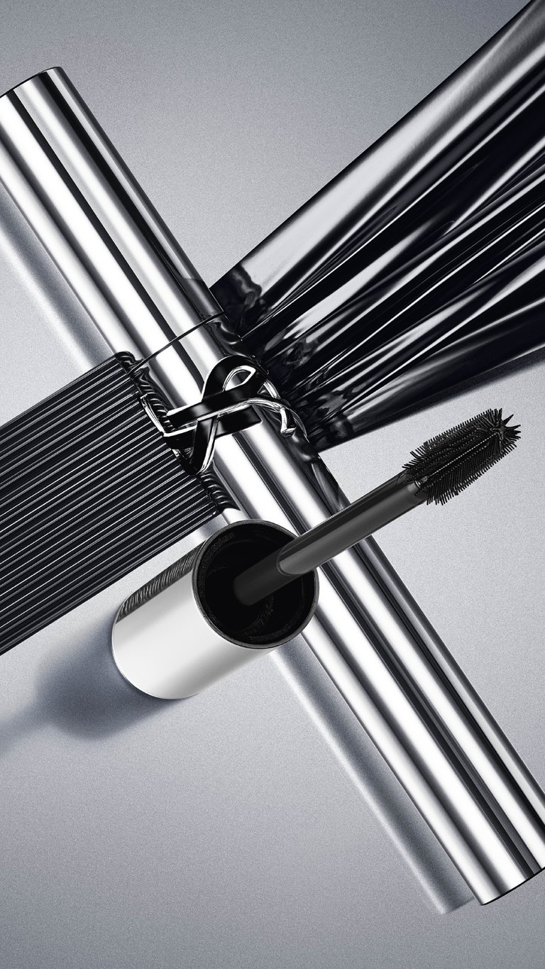 لاش لاتكس من سان لوران.. عنوان الجرأة والتميز