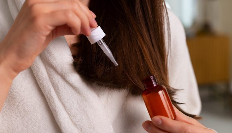 روتين للشعر الربيعي بعد شتاء قارس لاستعادة النعومة من جديد