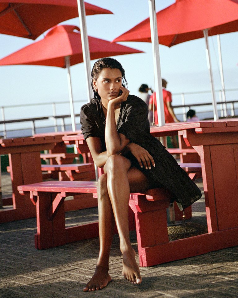 Burberry ترسم ملامح الأناقة العصرية في تشكيلة صيف 2026